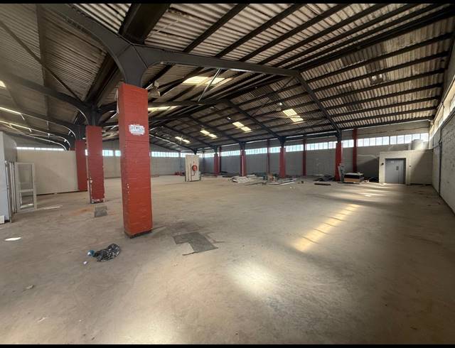 1,900M² WAREHOUSE TO LET IN PAARDEN EILAND
